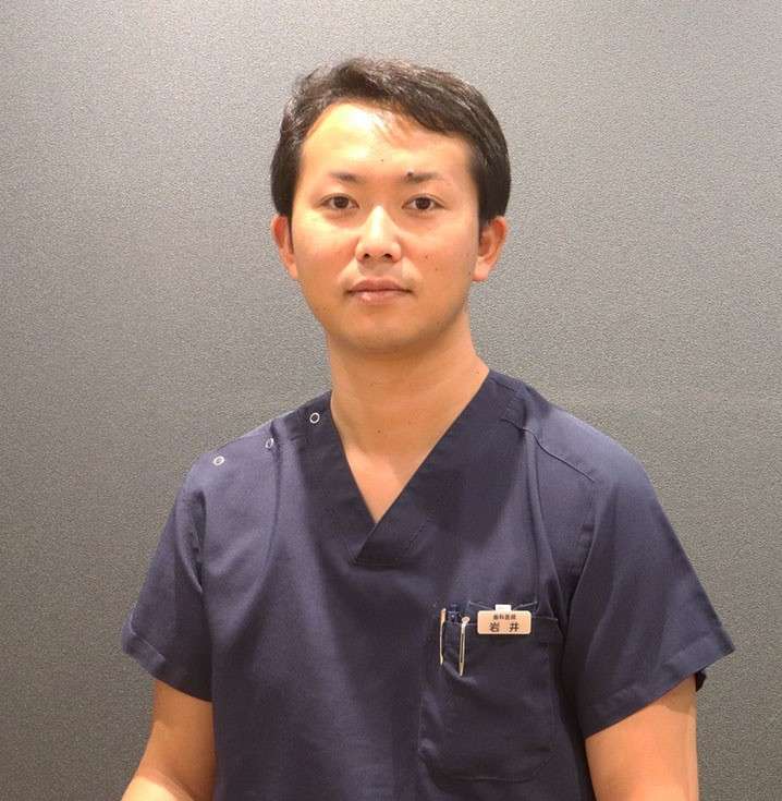 歯科医師・歯科衛生士ともに「担当」制を導入しております（写真は院長の岩井）