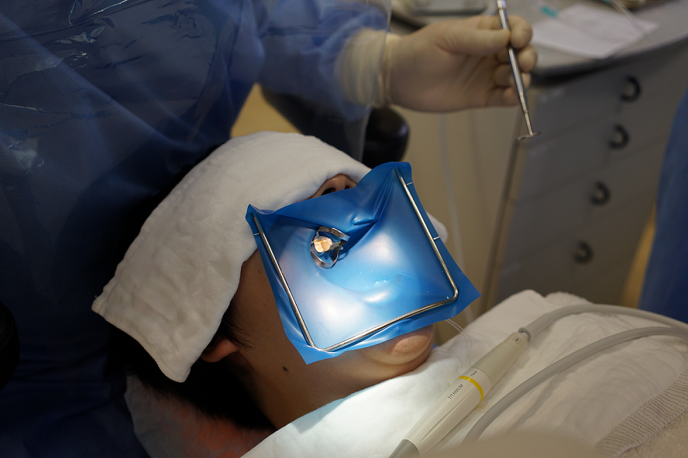 ラバーダム（ゴムのシート）